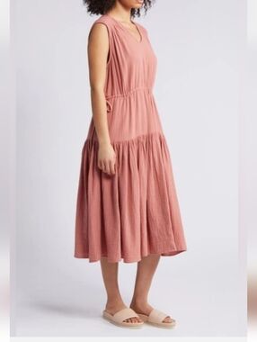 Caslon Sleeveless V-Neck Tiered Midi Dress in Dusty Rose Gauze